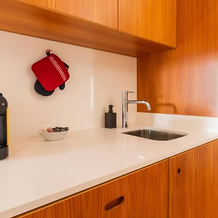 Bright In Miragaia By Lovelystay Apartment Porto